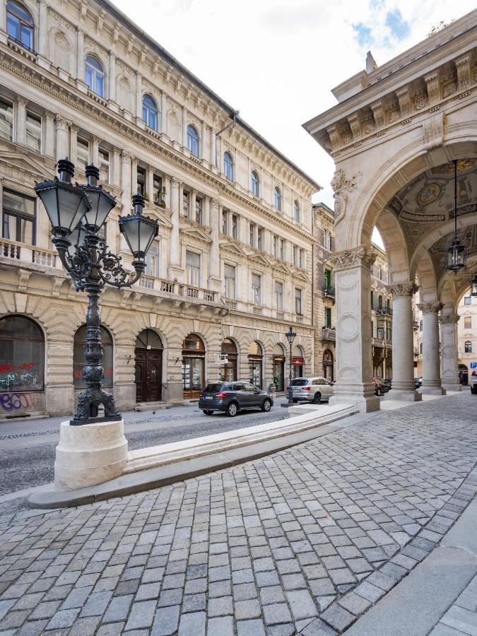 Opera Luxury Apartment With Free Parking ブダペスト エクステリア 写真