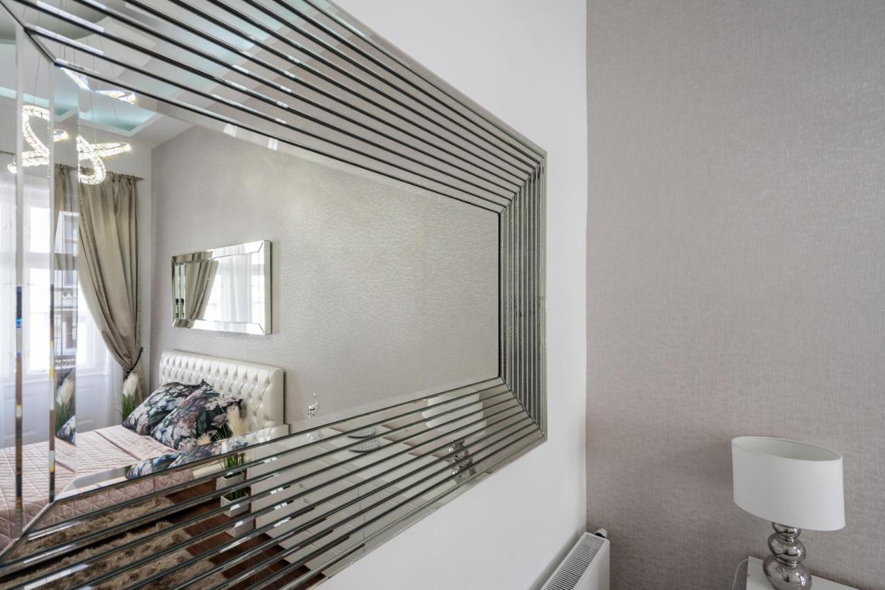 Opera Luxury Apartment With Free Parking ブダペスト エクステリア 写真