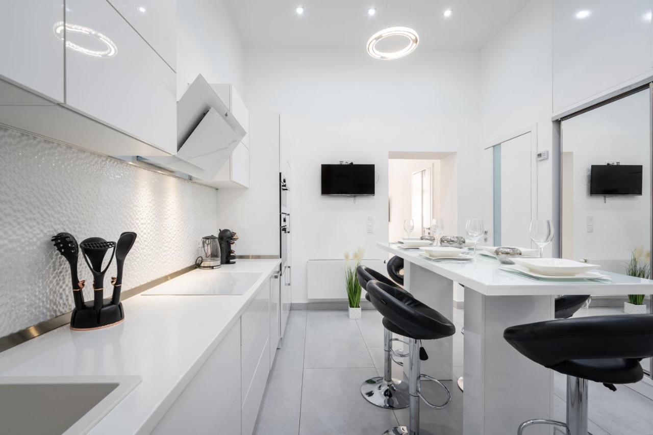 Opera Luxury Apartment With Free Parking ブダペスト エクステリア 写真