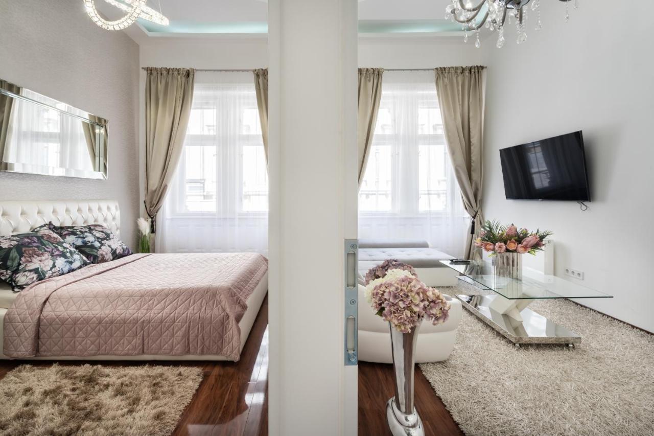 Opera Luxury Apartment With Free Parking ブダペスト エクステリア 写真
